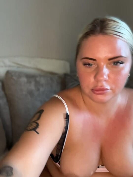 blonde_baddie cam recording