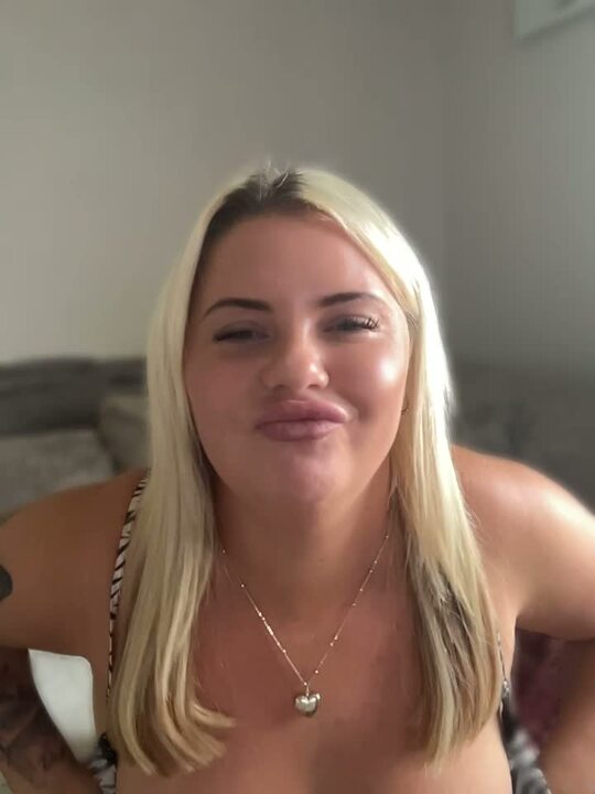 blonde_baddie